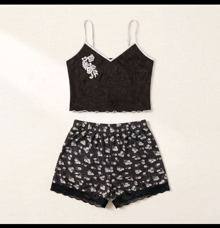 Lace-Trim Cami & Daisy Floral Print Shorts Set